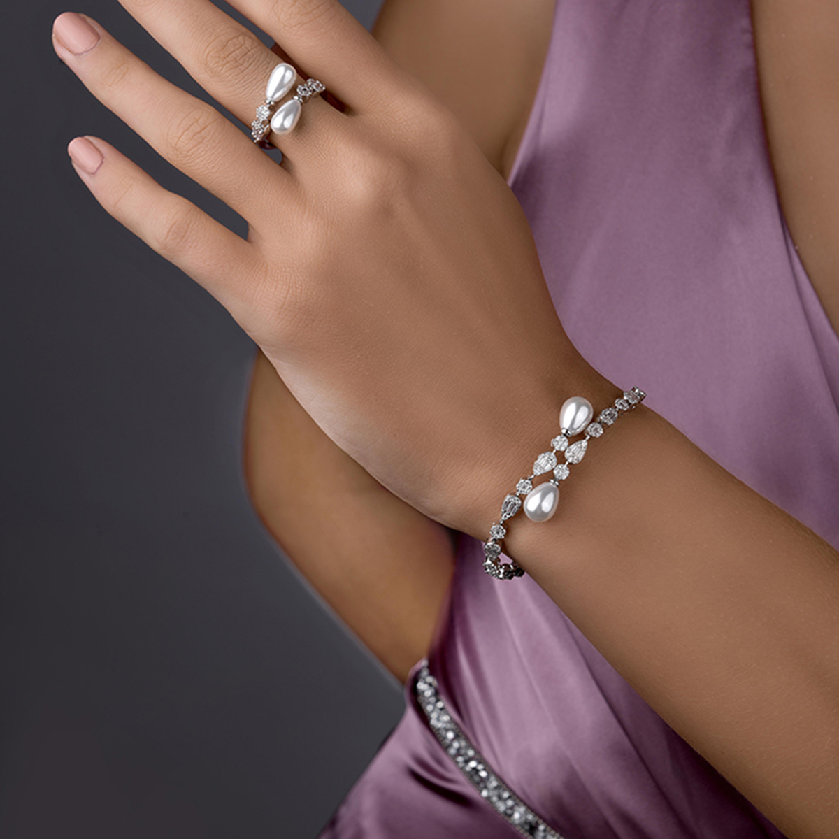 Delicate Pearl Allure - Image 3